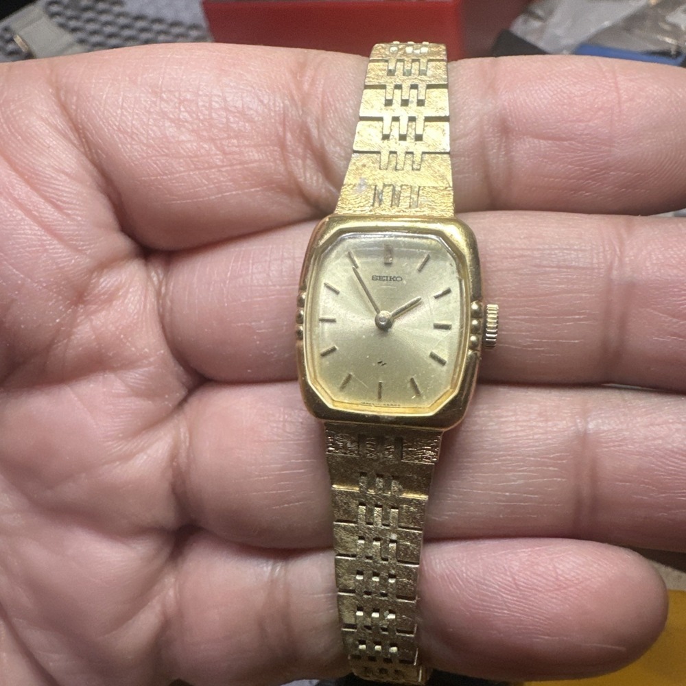 Working Vintage Seiko Ladies Vintage Gold Tone 11-5259 Manual Wind 18mm Fit 6in